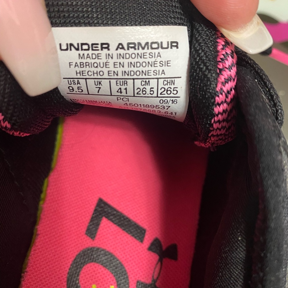 Under Armor Shoes - image 4